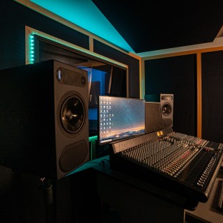 Bridless studio